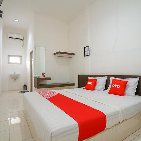 Super Oyo 1868 Penginapan Sekip Palimbão Exterior foto