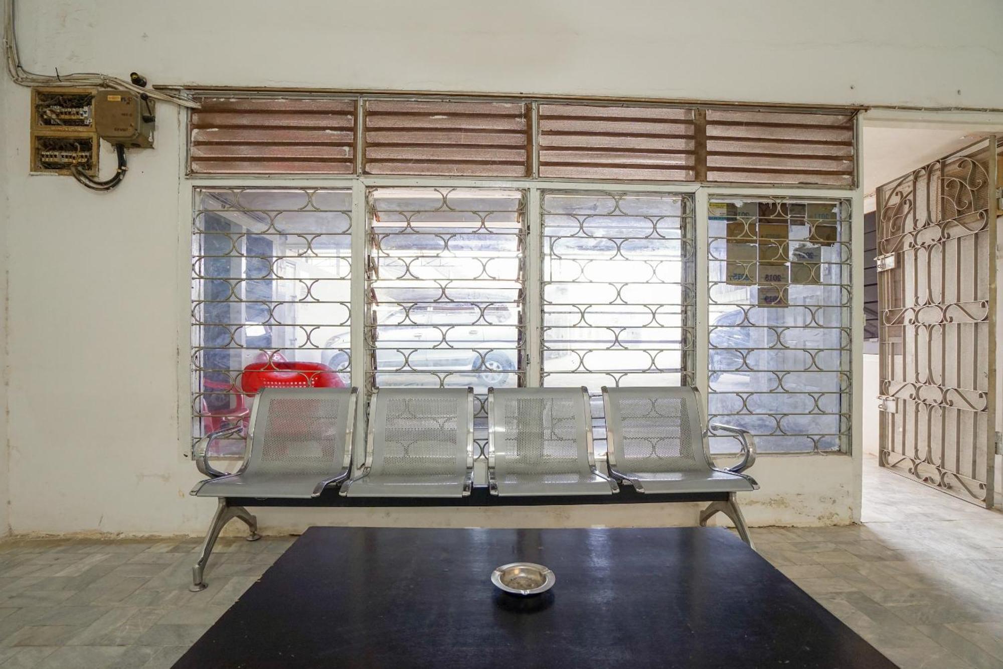 Super Oyo 1868 Penginapan Sekip Palimbão Exterior foto